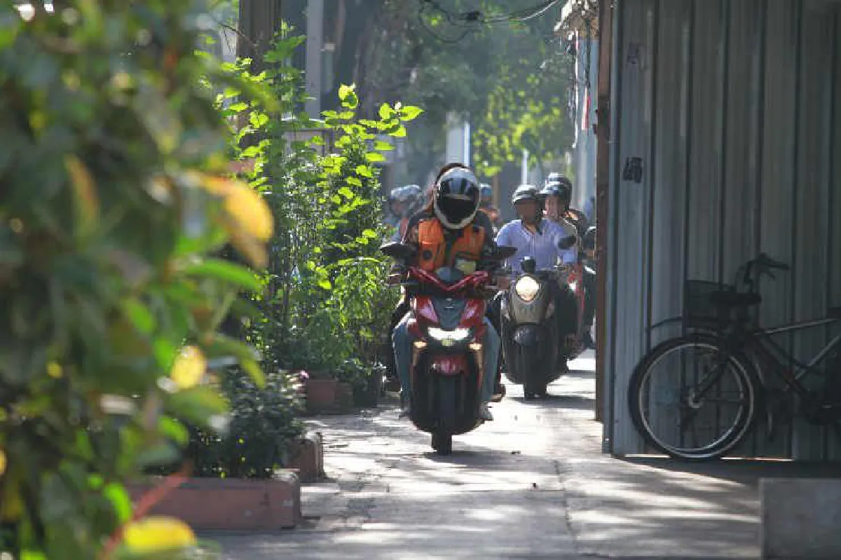 "เพราะความจำเป็นบีบบังคับ" เสียงครวญจากวินมอเตอร์ไซค์ที่ต้องวิ่งบนทางเท้า