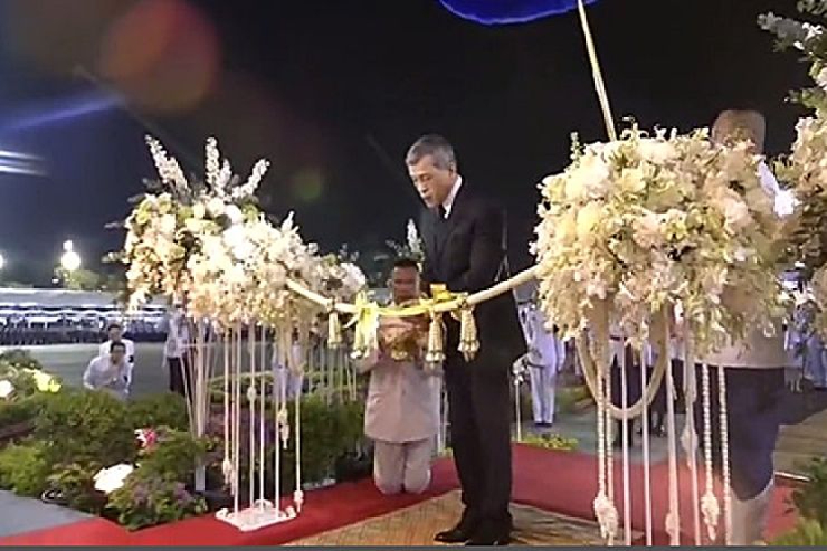 พระเจ้าอยู่หัวเปิดนิทรรศการ"เย็นศิระ เพราะพระบริบาล" พระเจ้าอยู่หัวเปิดนิทรรศการ"เย็นศิระ เพราะพระบริบาล"