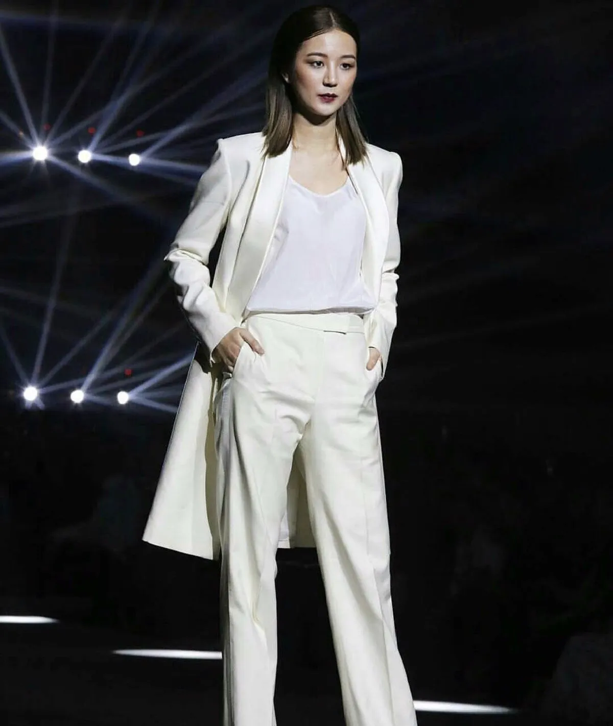 สุดอลังการ! เหล่าซุปตาร์เดินแบบประชันความแซ่บ ฉลอง 5 ปี Hive Salon