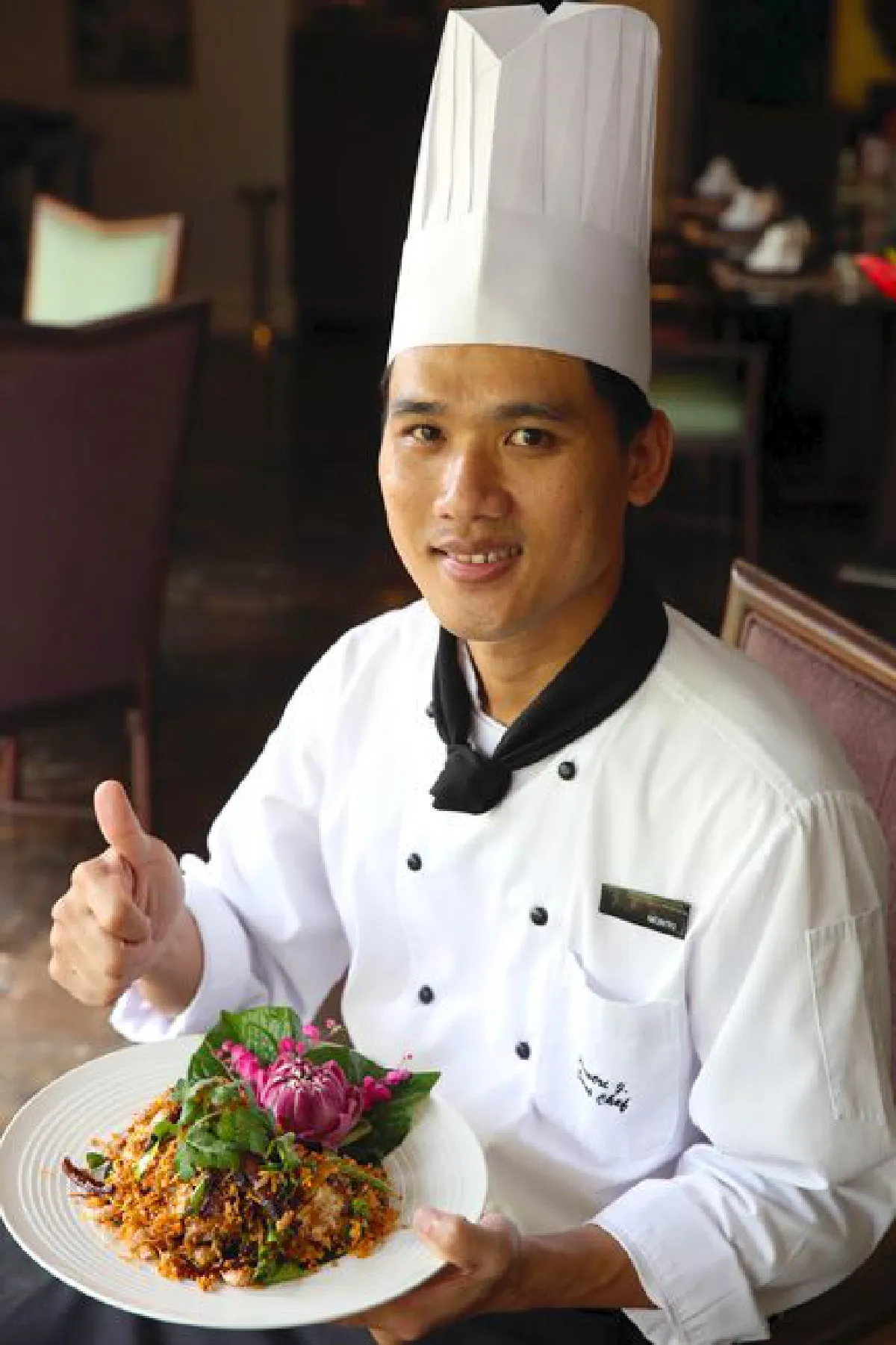 มนตรี จิรฐิติกาลกิจ   'ผมรักอาหารไทย'