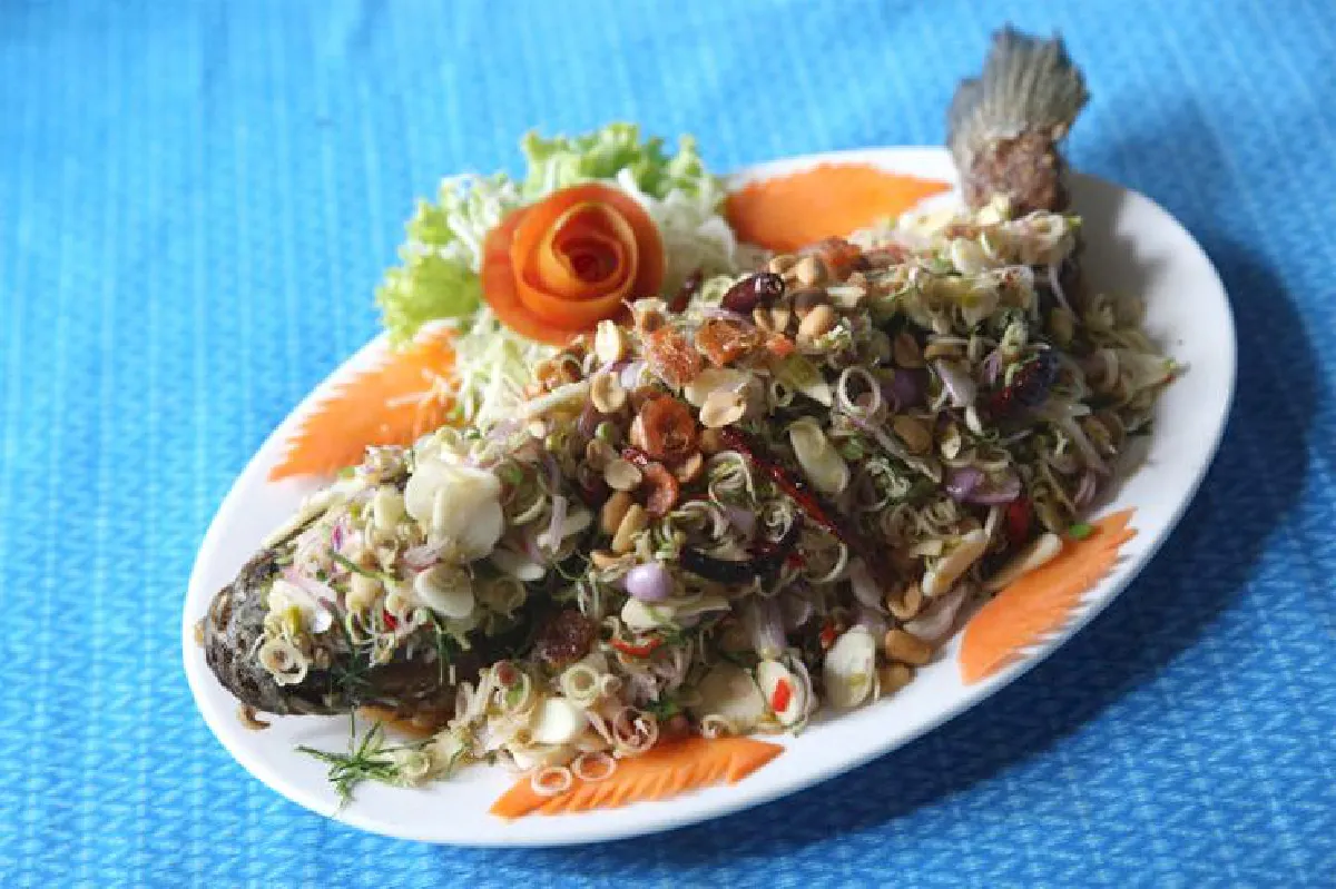 ขนาบน้ำ ร้านอาหารไทยระดับตำนาน