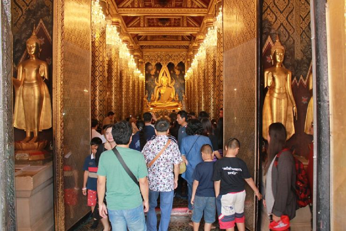 พิษณุโลกคึกคนเดินทางไปทำบุญวัดใหญ่วันมาฆบูชา พิษณุโลกคึกคนเดินทางไปทำบุญวัดใหญ่วันมาฆบูชา