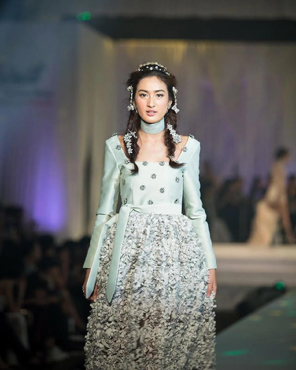 หรูเริ่ดอลังการ! เอ ศุภชัย ขนกองทัพซุปตาร์ประชันแซ่บบนแคทวอล์ค