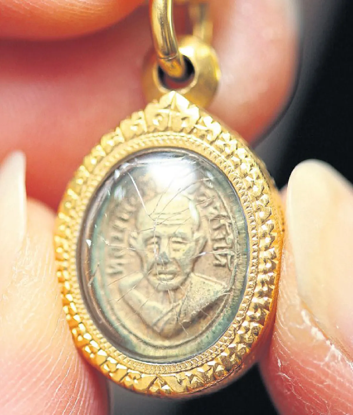 ‘สุวณา’ ดอกไม้เหล็ก ปปช. ศรัทธาหลวงปู่ทวด คุ้มภัย