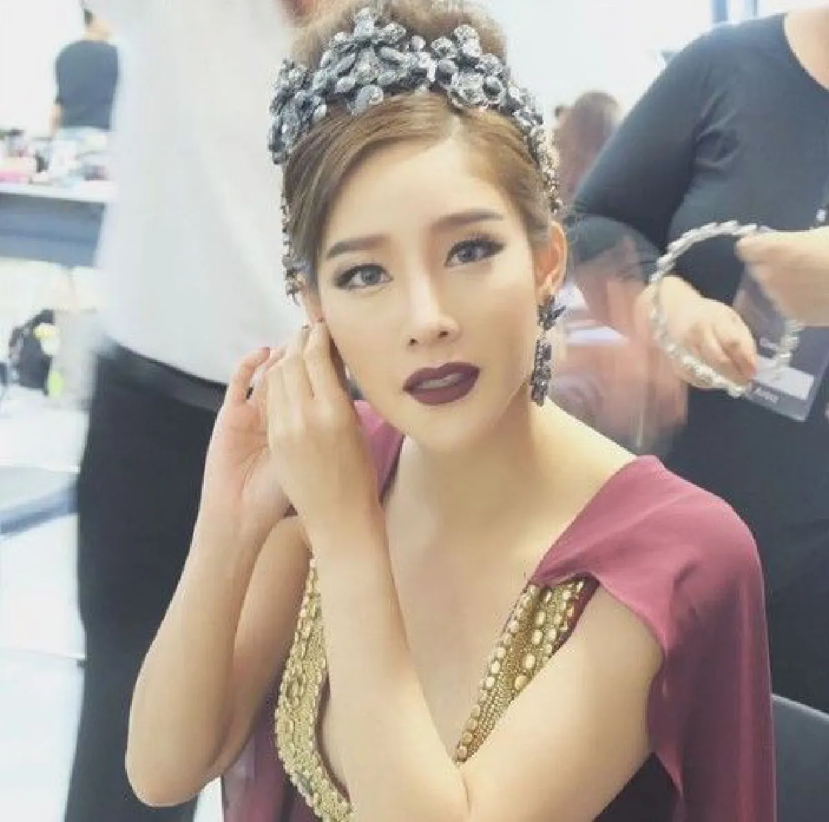 ร้อนฉ่าทุกองศา!"แตงโม"อวดชุดแดงสุดเซ็กซี่บนรันเวย์