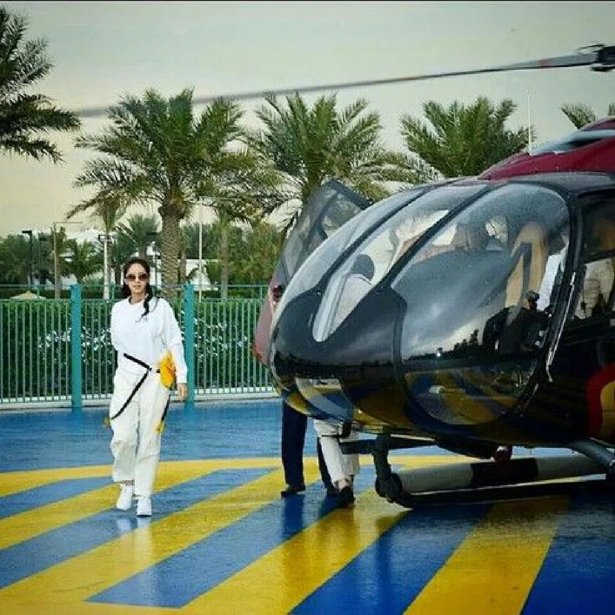สวยและรวยมาก! "มิน พีชญา" นั่ง ฮ.ชมเมืองดูไบ