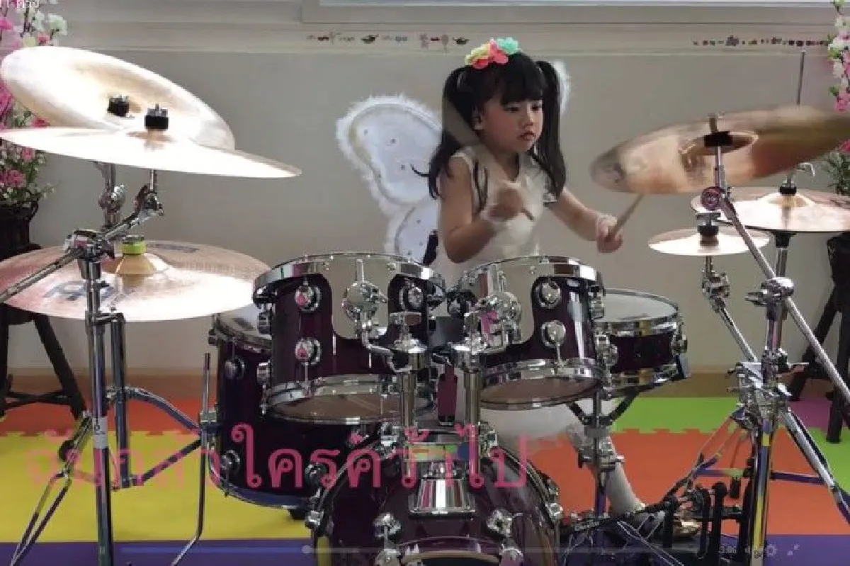 "เบเน่" หนูน้อยวัย6ขวบ โชว์ตีกลองเพลงผ้าเช็ดหน้า รับวาเลนไทน์