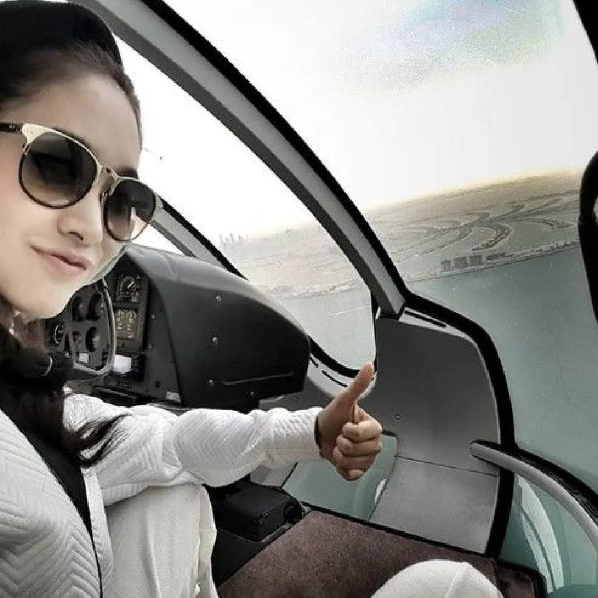 สวยและรวยมาก! "มิน พีชญา" นั่ง ฮ.ชมเมืองดูไบ