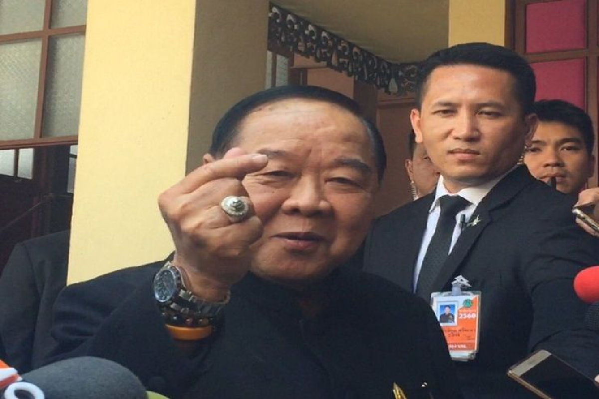 “ประวิตร”ทำสัญลักษณ์มินิฮาร์ทเชิญพรรคการเมืองถกปรองดอง “ประวิตร”ทำสัญลักษณ์มินิฮาร์ทเชิญพรรคการเมืองถกปรองดอง