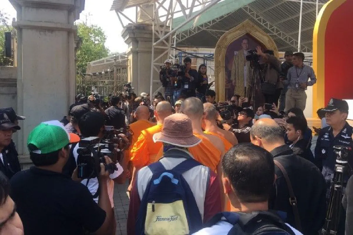 เจ้าคณะปทุมฯร่วมตรวจค้นวัดธรรมกาย