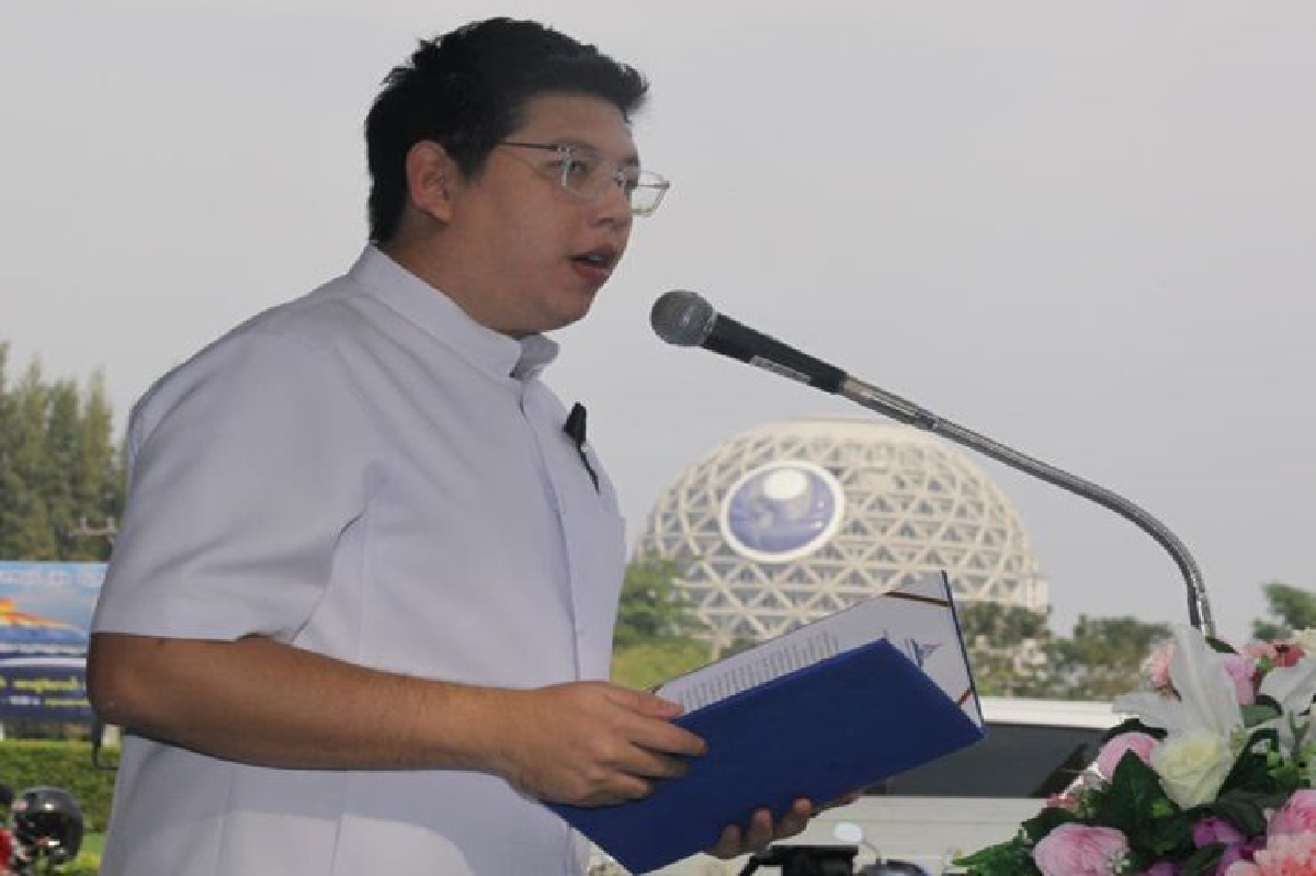 ดีเอสไอแจงใช้ม.44คุมวัดธรรมกายเผย"องอาจ"มอบตัวแล้ว ดีเอสไอแจงใช้ม.44คุมวัดธรรมกายเผย"องอาจ"มอบตัวแล้ว