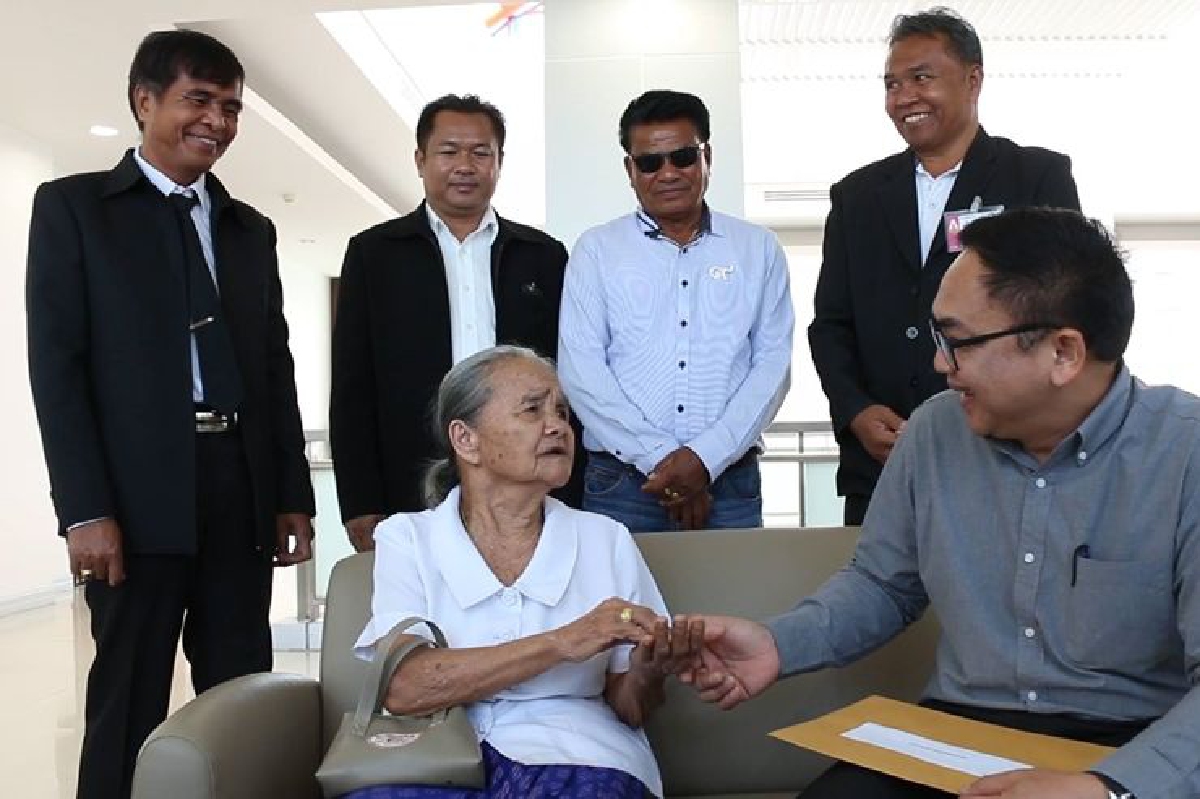 ญาติร้องม.ขอนแก่นขอนำสรีระสังขารหลวงพ่อคูณกลับวัดบ้านไร่ ญาติร้องม.ขอนแก่นขอนำสรีระสังขารหลวงพ่อคูณกลับวัดบ้านไร่