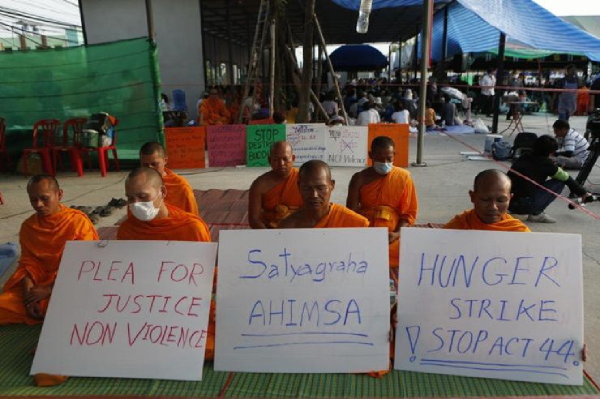 "ธรรมกาย"อารยะขัดขืนประกาศอดอาหารสู้ "ธรรมกาย"อารยะขัดขืนประกาศอดอาหารสู้