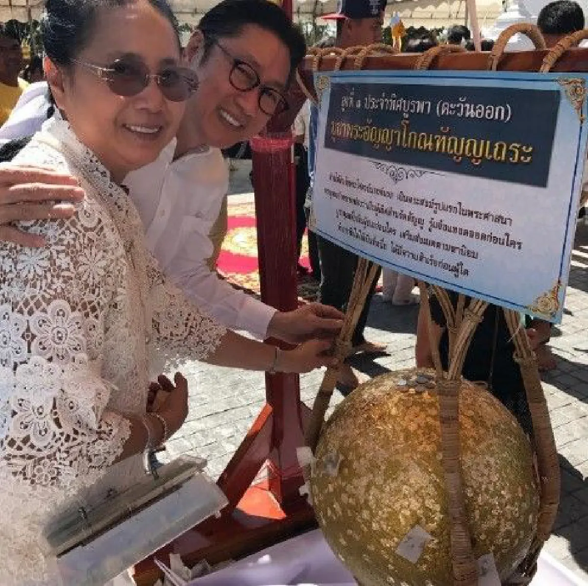 รักเราไม่เก่าเลย"เสี่ยตา"มอบช่อดอกไม้เซอร์ไพรส์ภรรยา