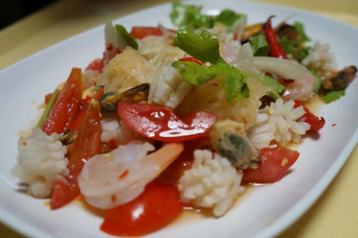 นายเฮงดีไก่ย่างไม้มะดัน ต้นตำรับห้วยทับทัน