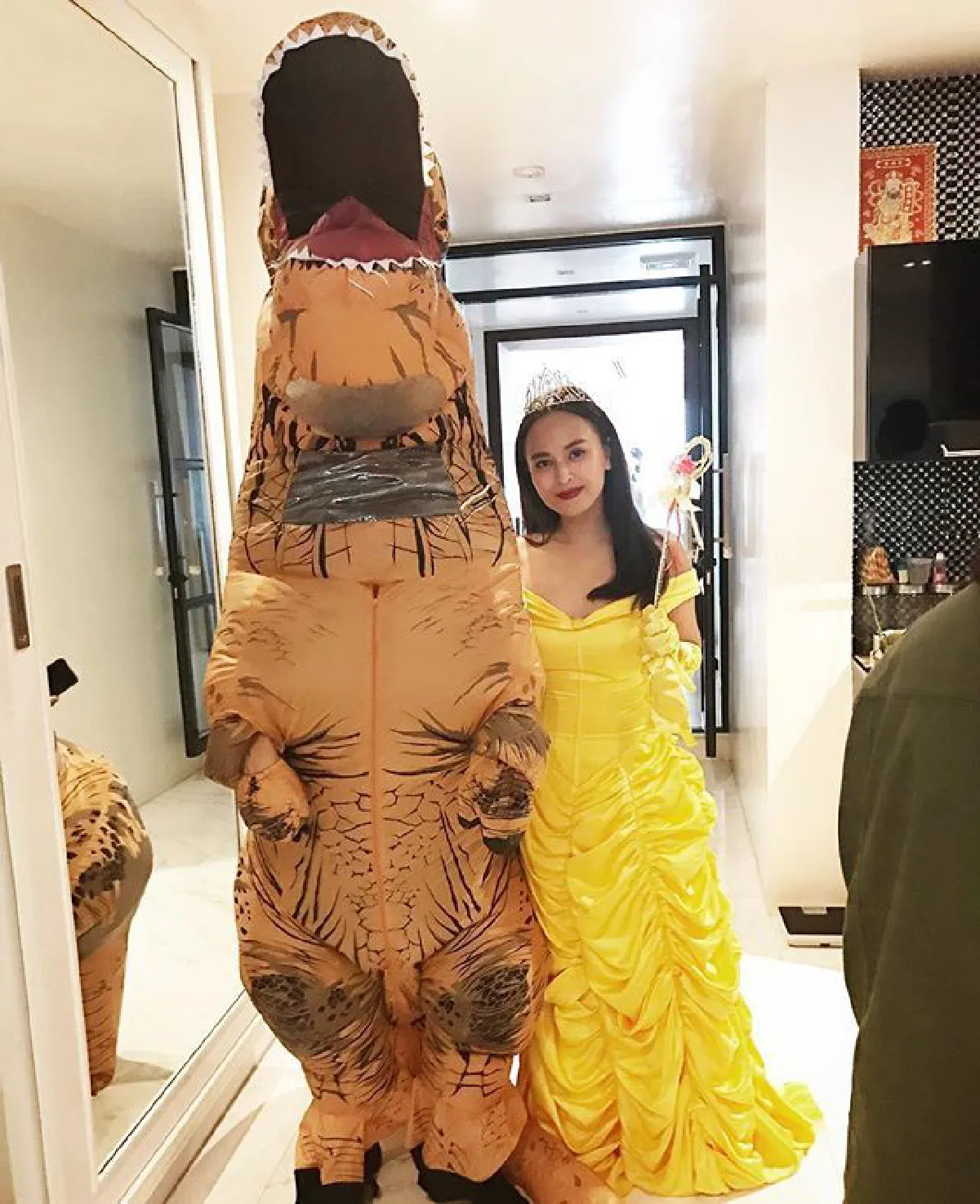 น่ารักทั้งครอบครัว เวย์-นานา แต่งคอสเพลย์เซอร์ไพร์สวันเกิด บีน่า-บรู๊คลิน