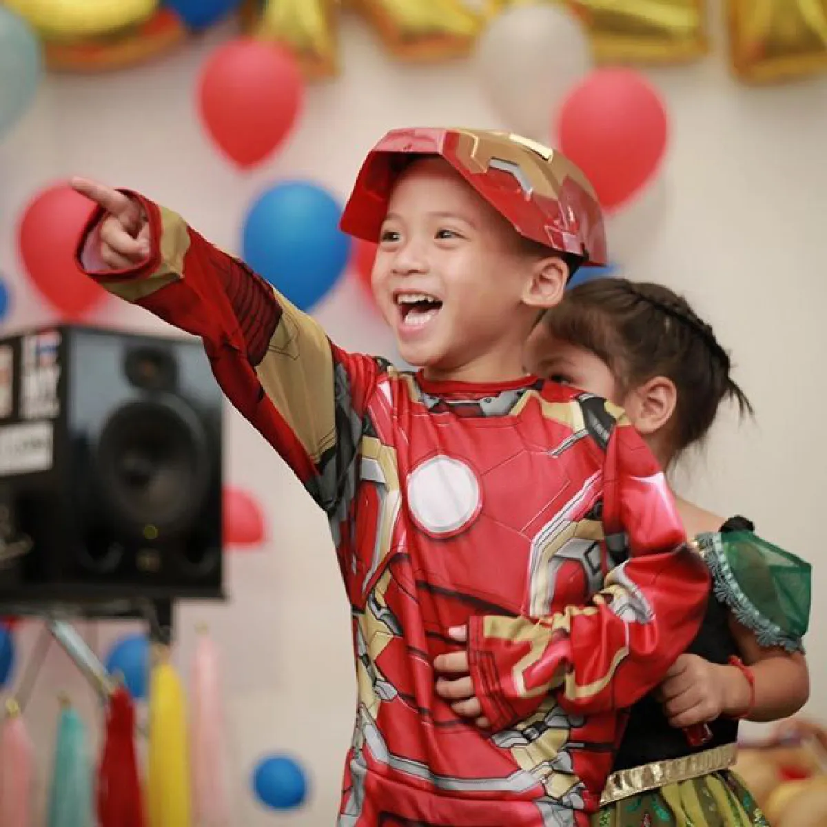 น่ารักทั้งครอบครัว เวย์-นานา แต่งคอสเพลย์เซอร์ไพร์สวันเกิด บีน่า-บรู๊คลิน