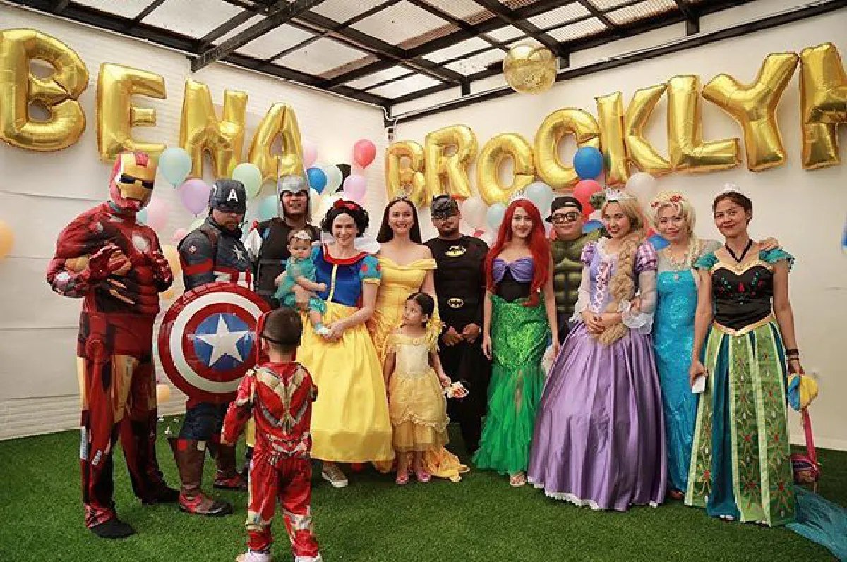 น่ารักทั้งครอบครัว เวย์-นานา แต่งคอสเพลย์เซอร์ไพร์สวันเกิด บีน่า-บรู๊คลิน