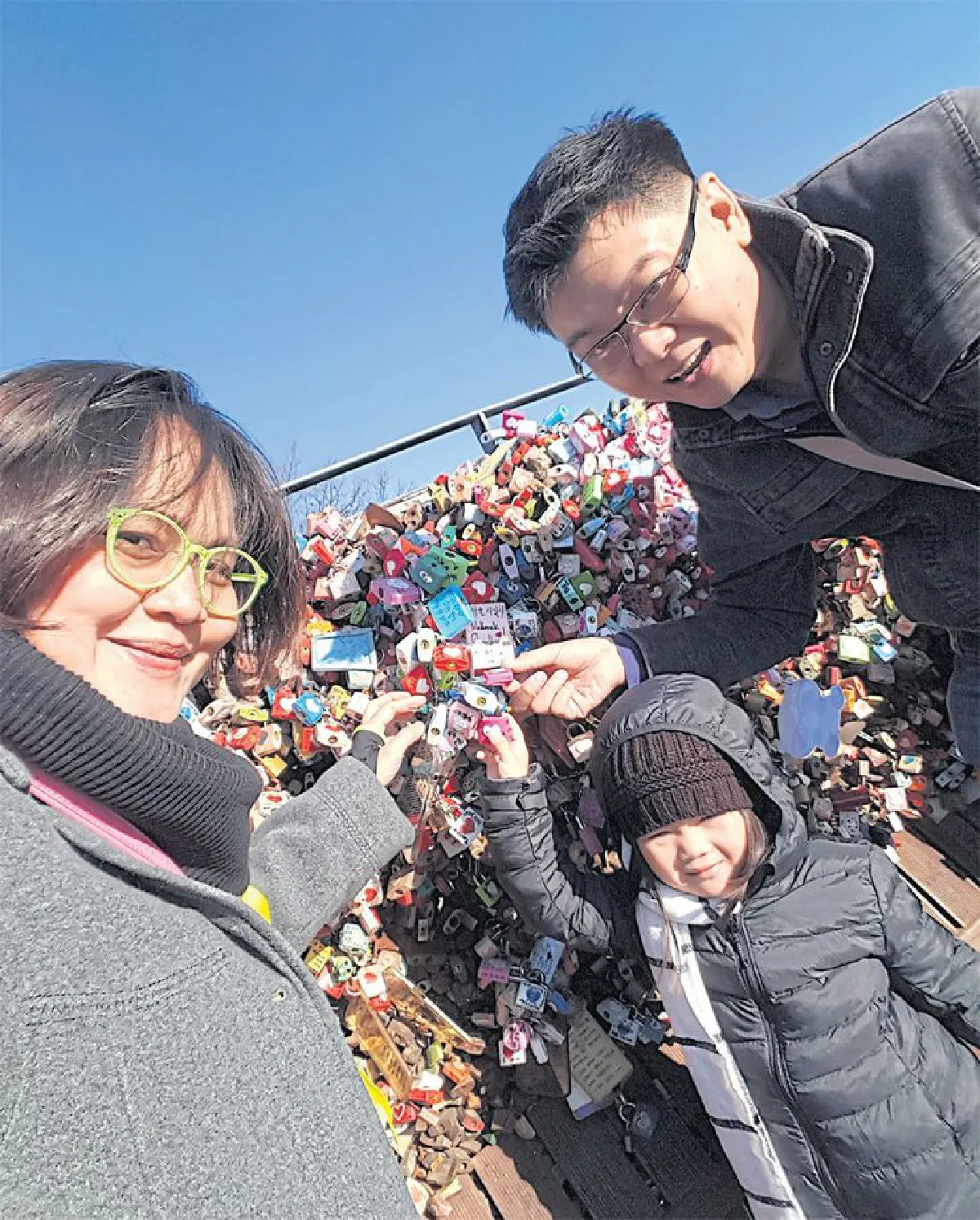 จูงลูกฝ่าลมหนาวที่กรุงโซล