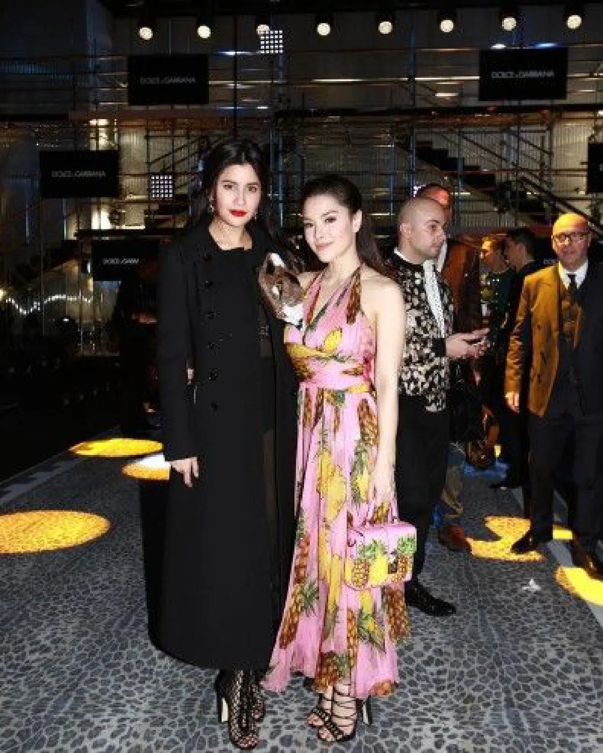 สวยและแพงมาก! "ปู ไปรยา" ร่วมเดินแบบแบรนด์ดังที่มิลาน