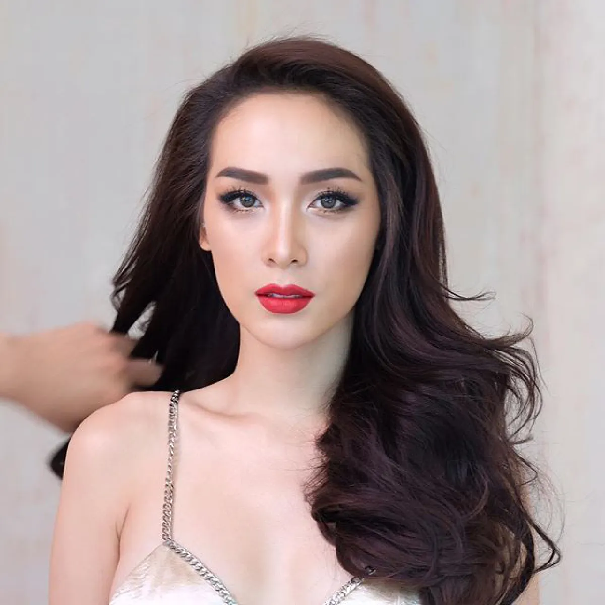 สวยปังมาก! โม จิรัชยา เข้ารายงานตัวชิงมงกุฎมิสอินเตอร์ฯควีน