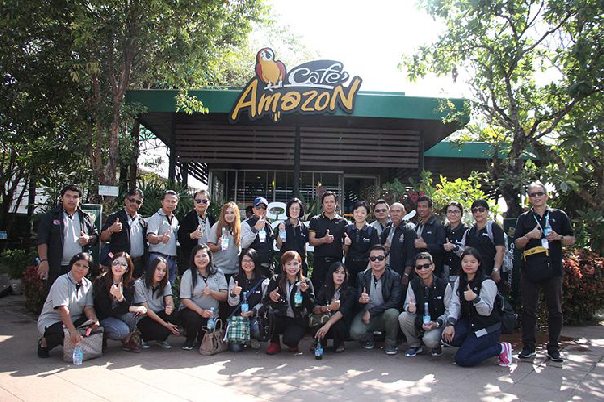 เยี่ยมชมธุรกิจของ PTT Laos และ Amazon Laos เยี่ยมชมธุรกิจของ PTT Laos และ Amazon Laos
