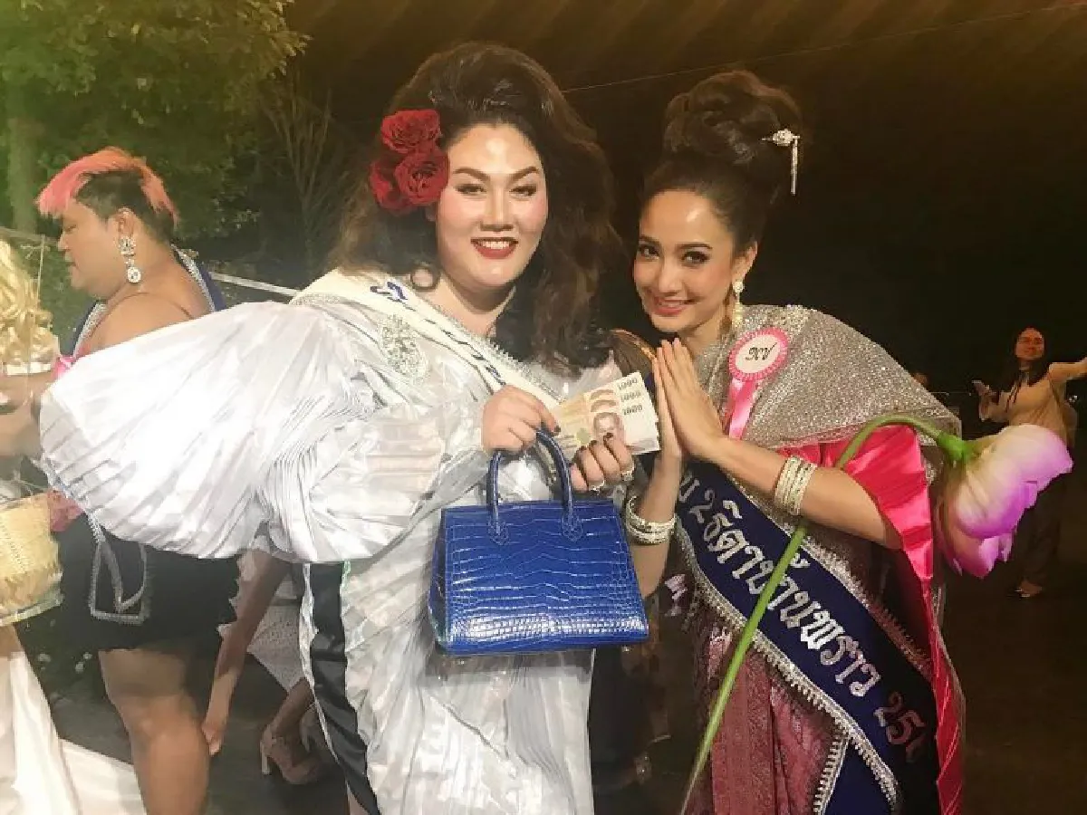 เล่นใหญ่รัชดาลัย! ใหม่-ใบเฟิร์น เนรมิตลุคสวยปนฮาร่วมปาร์ตี้วันเกิดผจก.