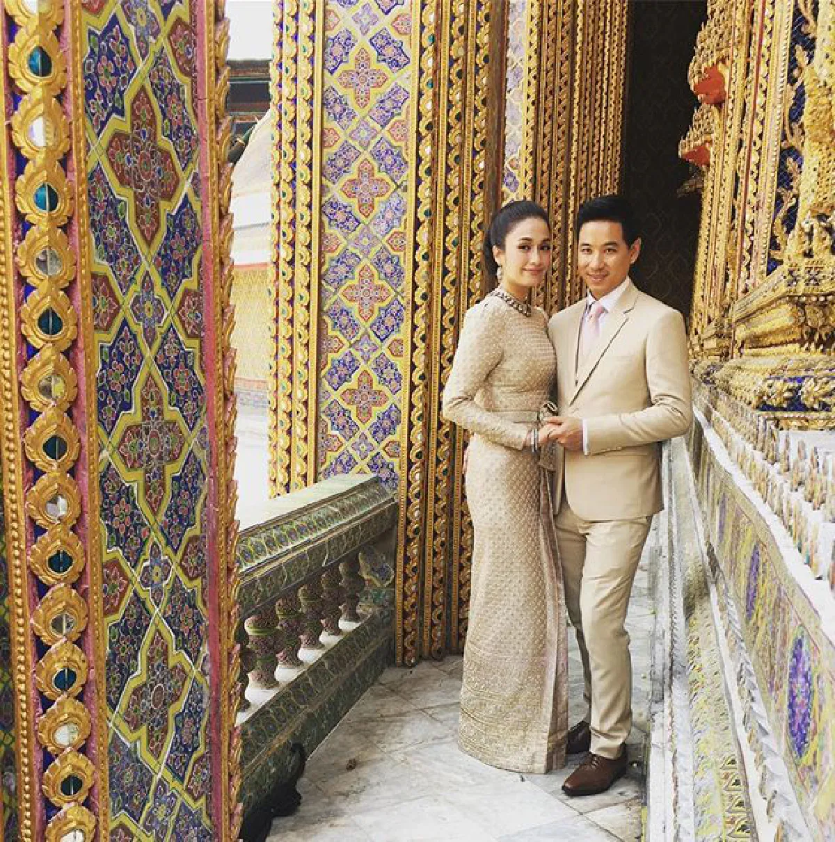 ครีม เปรมสินี ควงแฟนหนุ่ม ปีเตอร์ ทำบุญแต่งงานพิธีไทยที่วัดราชบพิธ