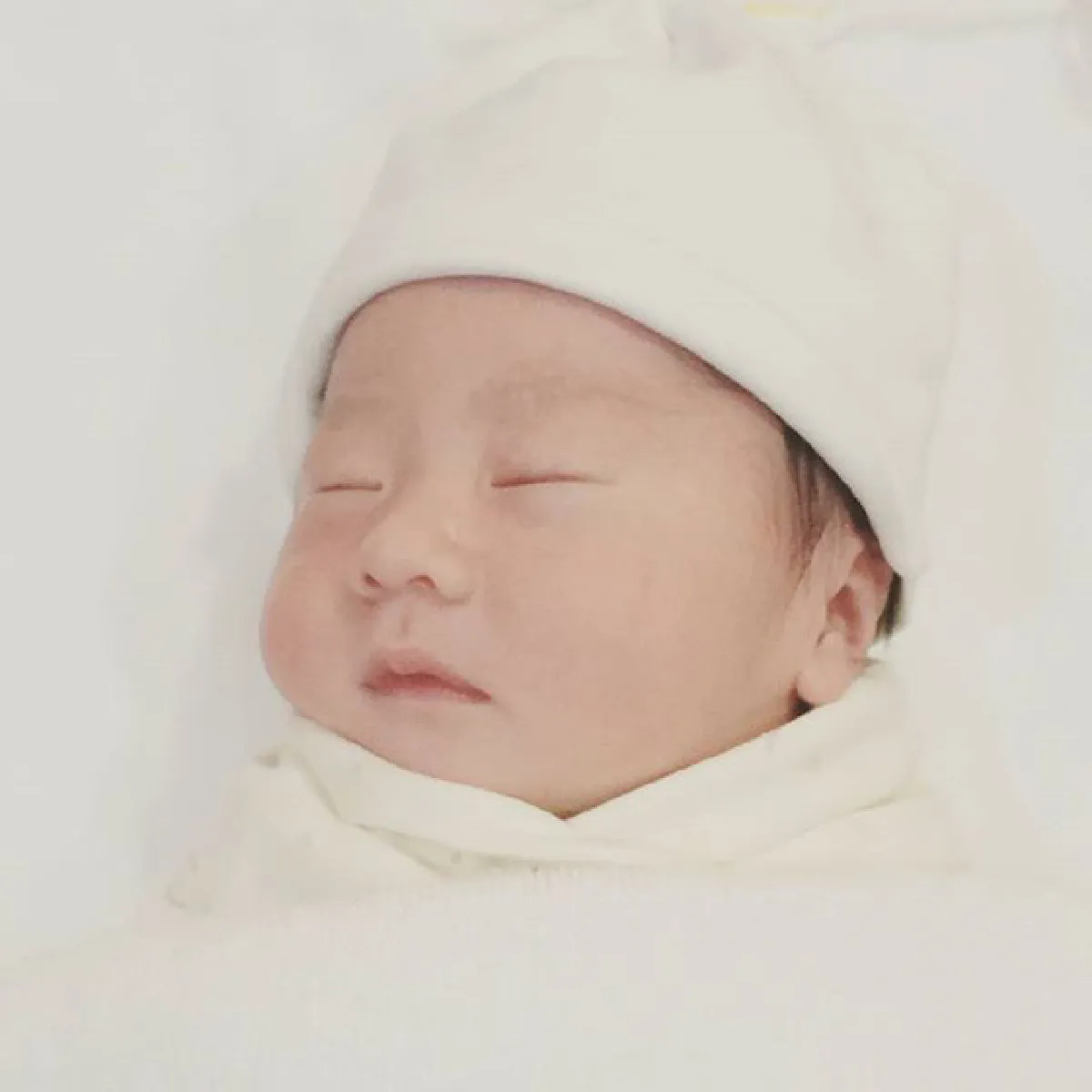 ลืมตาดูโลกแล้ว น้องยูตะ ลูกชายคนแรกของผกก. ยอร์ช ฤกษ์ชัย