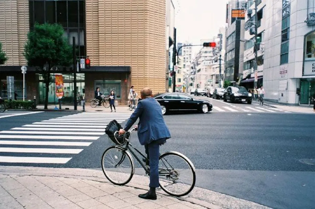 เธอคือ เพื่อน "ออกเดิน" ทาง