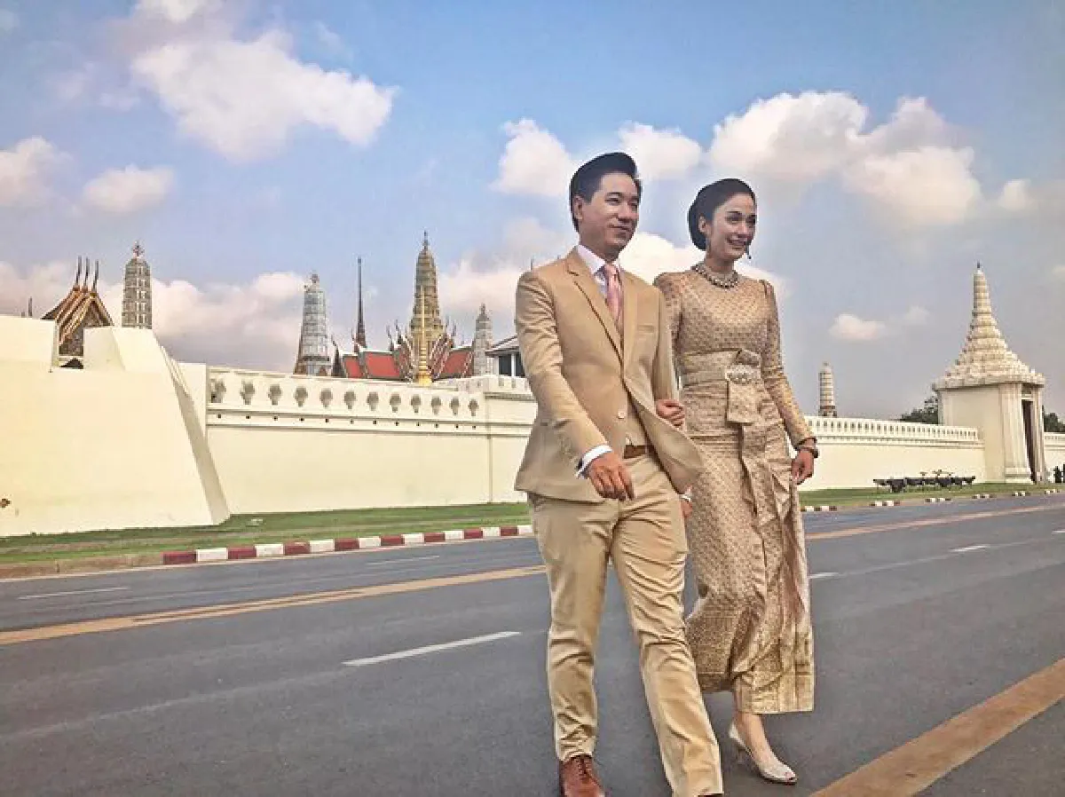 ครีม เปรมสินี ควงแฟนหนุ่ม ปีเตอร์ ทำบุญแต่งงานพิธีไทยที่วัดราชบพิธ