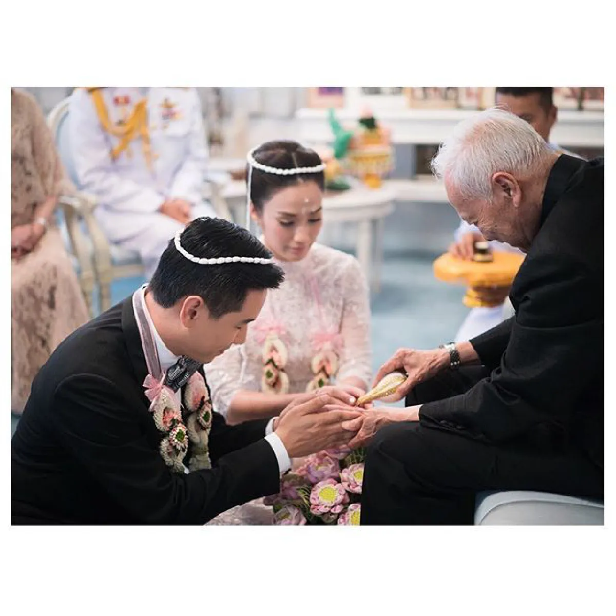 ภาพประทับใจ ครีม เปรมสินี รับพรจากสมเด็จพระสังฆราช-ป๋าเปรม ในวันแต่งงาน