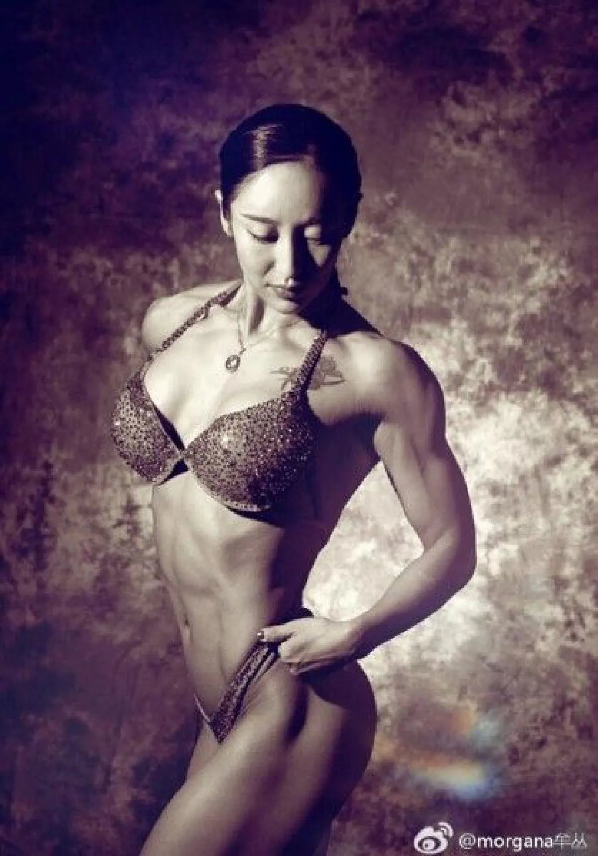 พบกับนักเพาะกายหญิงแชมเปี้ยนชิพคนแรกของจีน