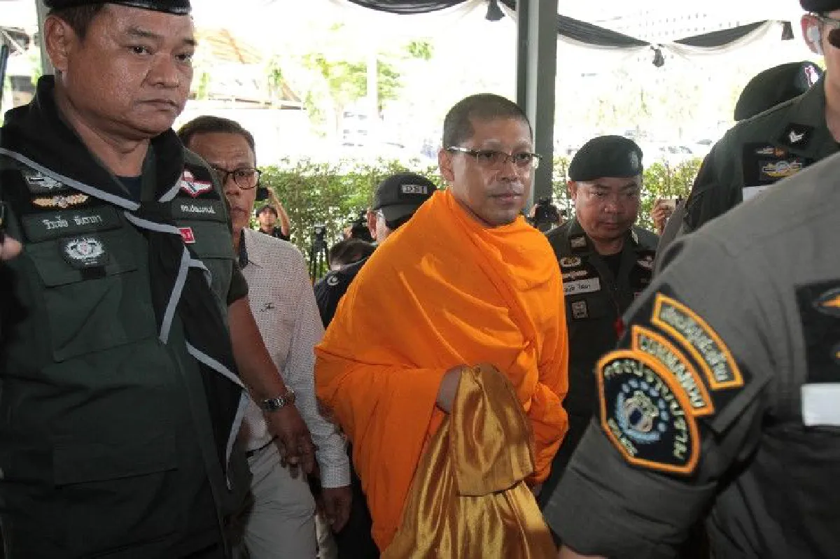 "พระสนิทวงศ์" ปฏิเสธทุกข้อกล่าวหา ตร.คุมตัวส่งศาล-ค้านประกัน