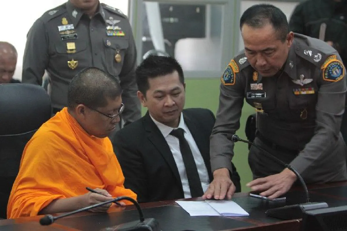 "พระสนิทวงศ์" ปฏิเสธทุกข้อกล่าวหา ตร.คุมตัวส่งศาล-ค้านประกัน