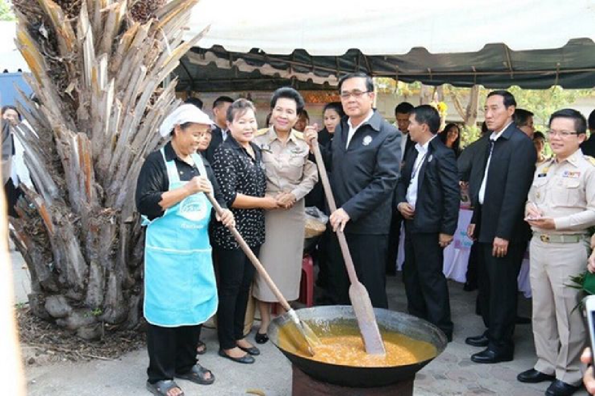 นายกฯสั่งรัฐมนตรีอุดหนุนโอทอปชุมชน นายกฯสั่งรัฐมนตรีอุดหนุนโอทอปชุมชน