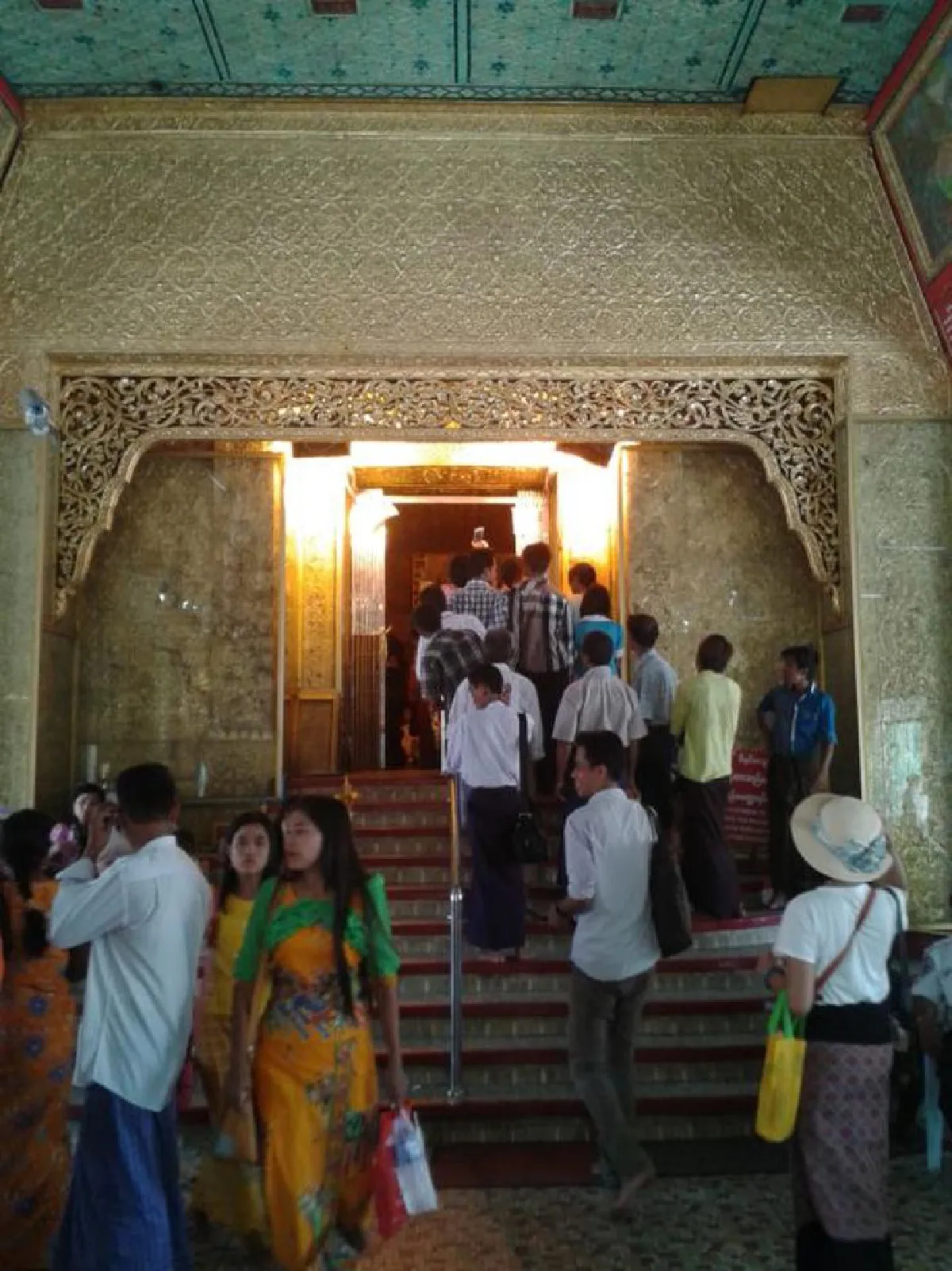 พระเจดีย์โบดาทาวน์ เดินวนๆ ชมโบราณวัตถุ