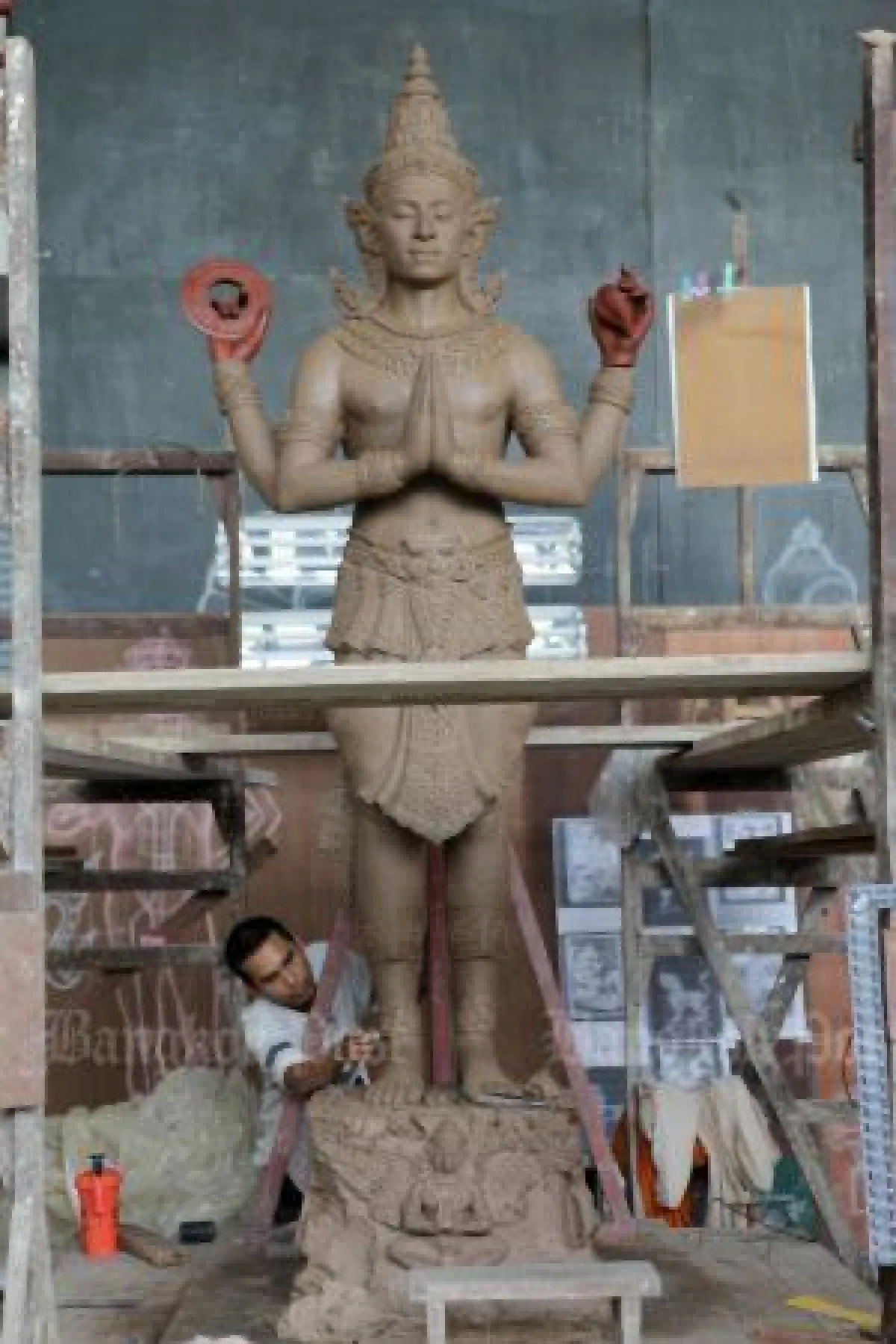 Royal Crematorium: 500 statues sculpted by craftsmen