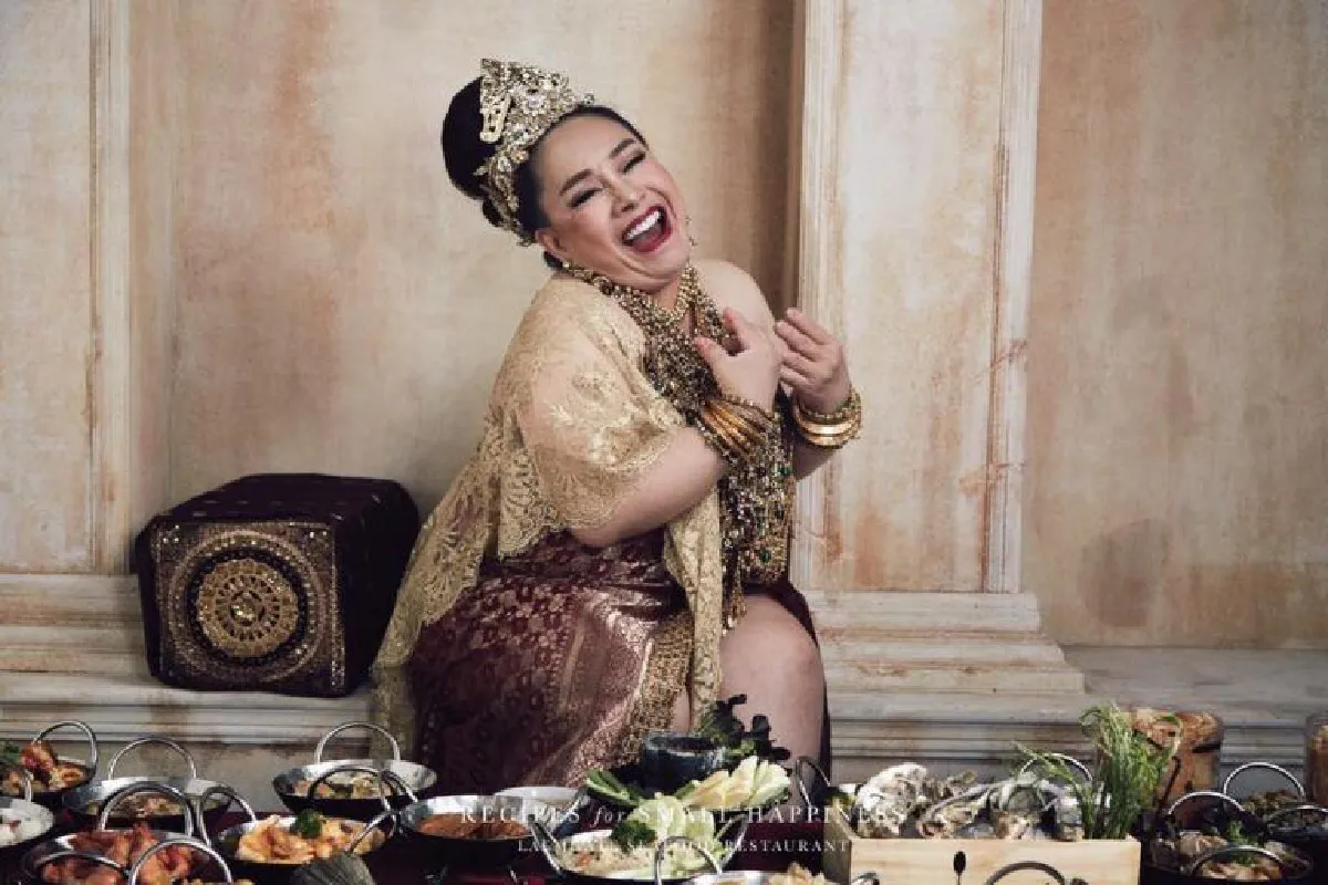 ใครๆก็หาว่าบ้า! ลีน่าจัง จัดเต็มหน้าผมถ่ายแฟชั่นรีวิวร้านอาหารดัง