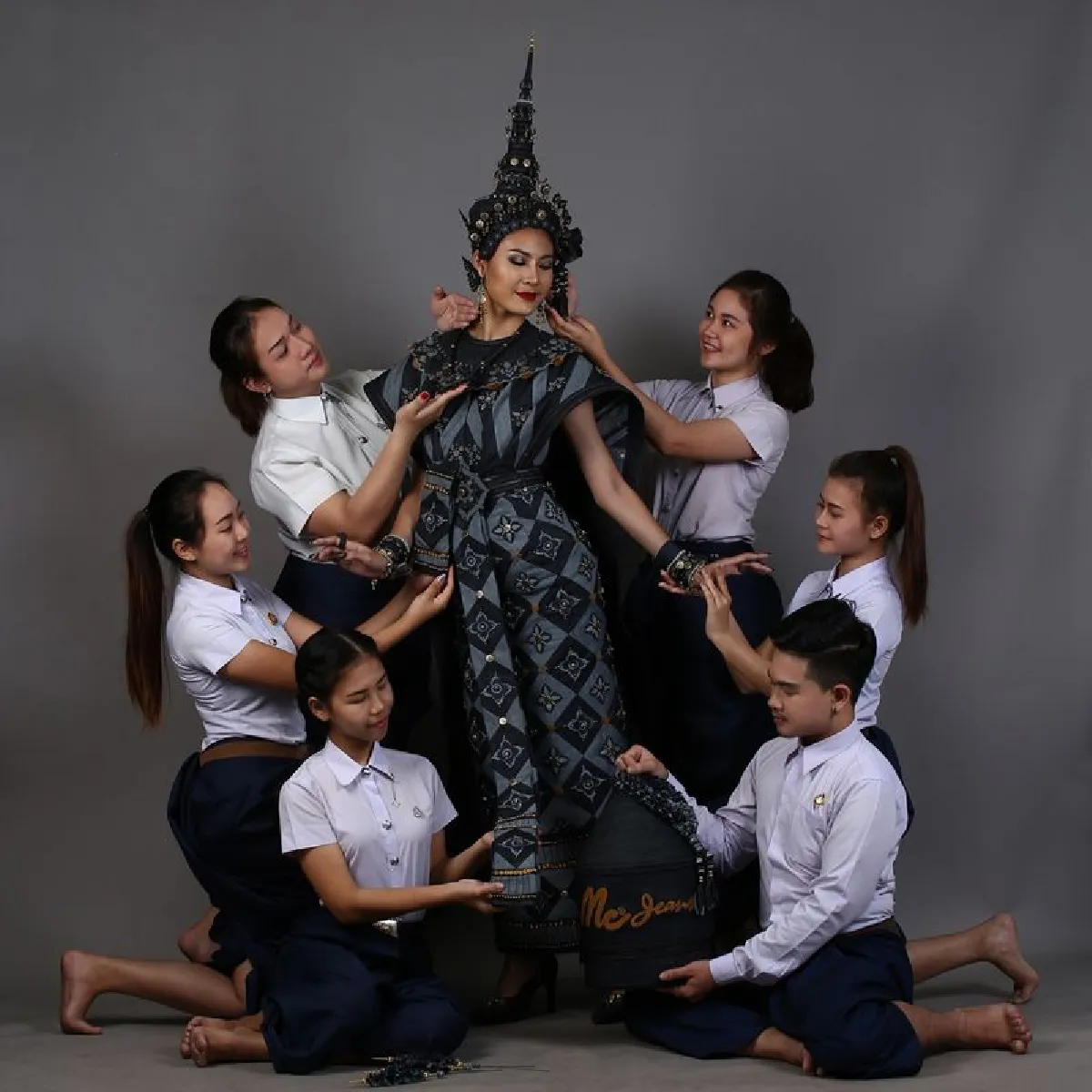 ไอเดีย เก๋นำเศษผ้ายีนส์สร้างสรรค์เป็นชุดไทย