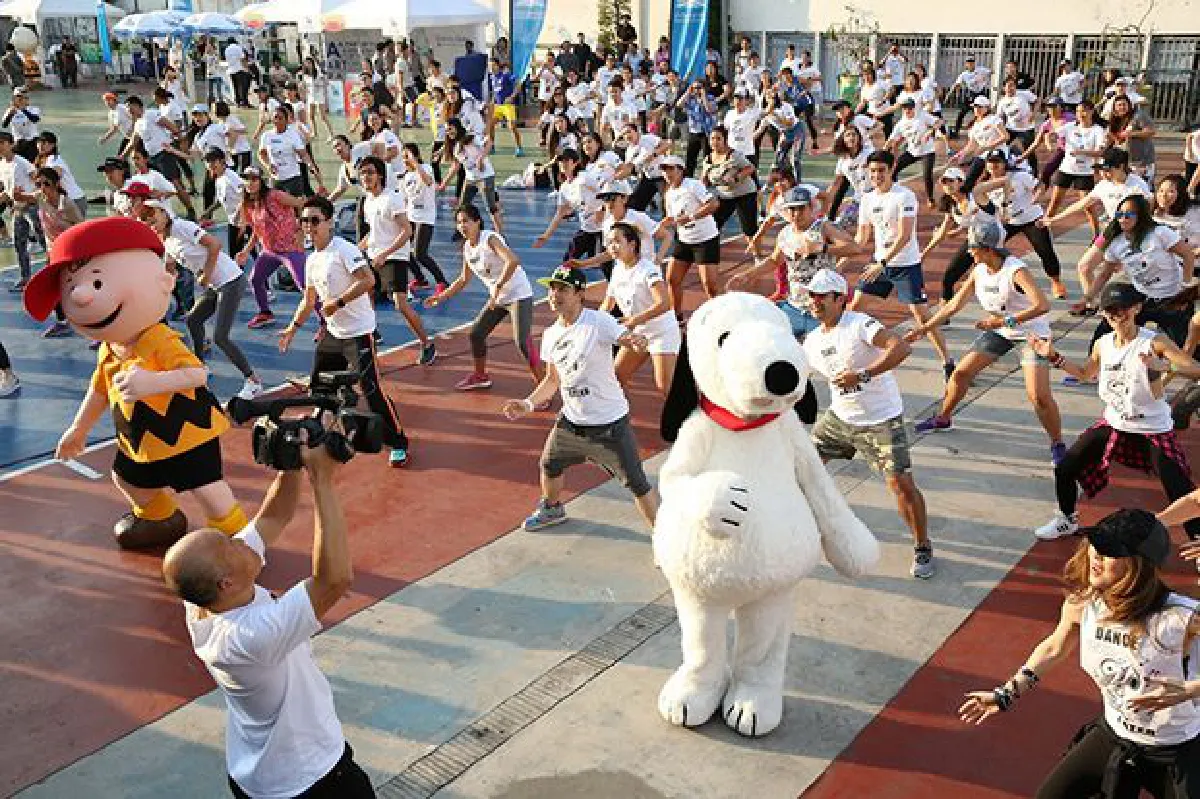 เจ้าของลิขสิทธิ์ สนูปปี้ ปลื้ม "Peanuts Zumba Dance in Bangkok" มีผู้ร่วมเต้นคับคั่ง ล้นสนาม