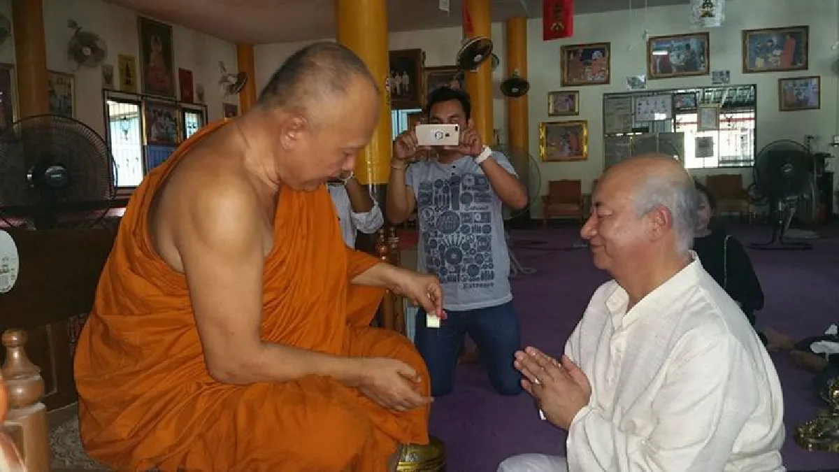 สยบเตียงหักอ.มิตซูโอะควงภรรยาลงนะหน้าทอง