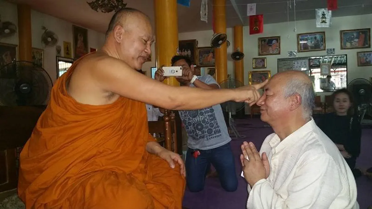 สยบเตียงหักอ.มิตซูโอะควงภรรยาลงนะหน้าทอง