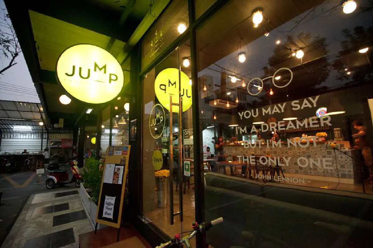 จัมพ์ แฮงก์เอาต์ คาเฟ ความสุขที่ต้องมาซ้ำ