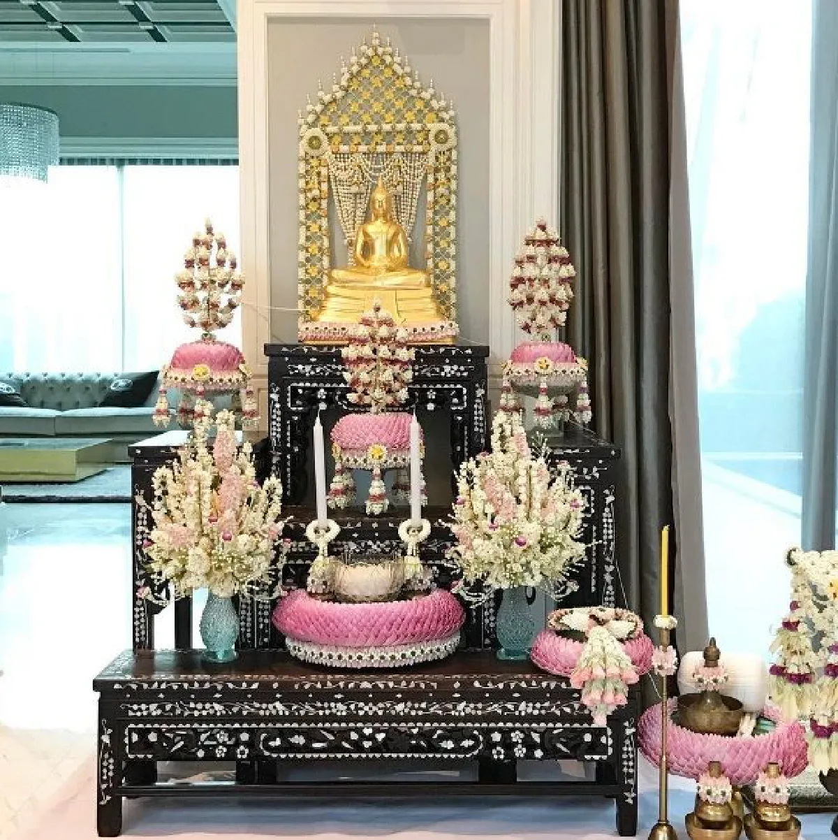 ส่องภาพสุดอบอุ่น! อั้ม พัชราภา จัดงานทำบุญขึ้นบ้านใหม่สวยอลังการ