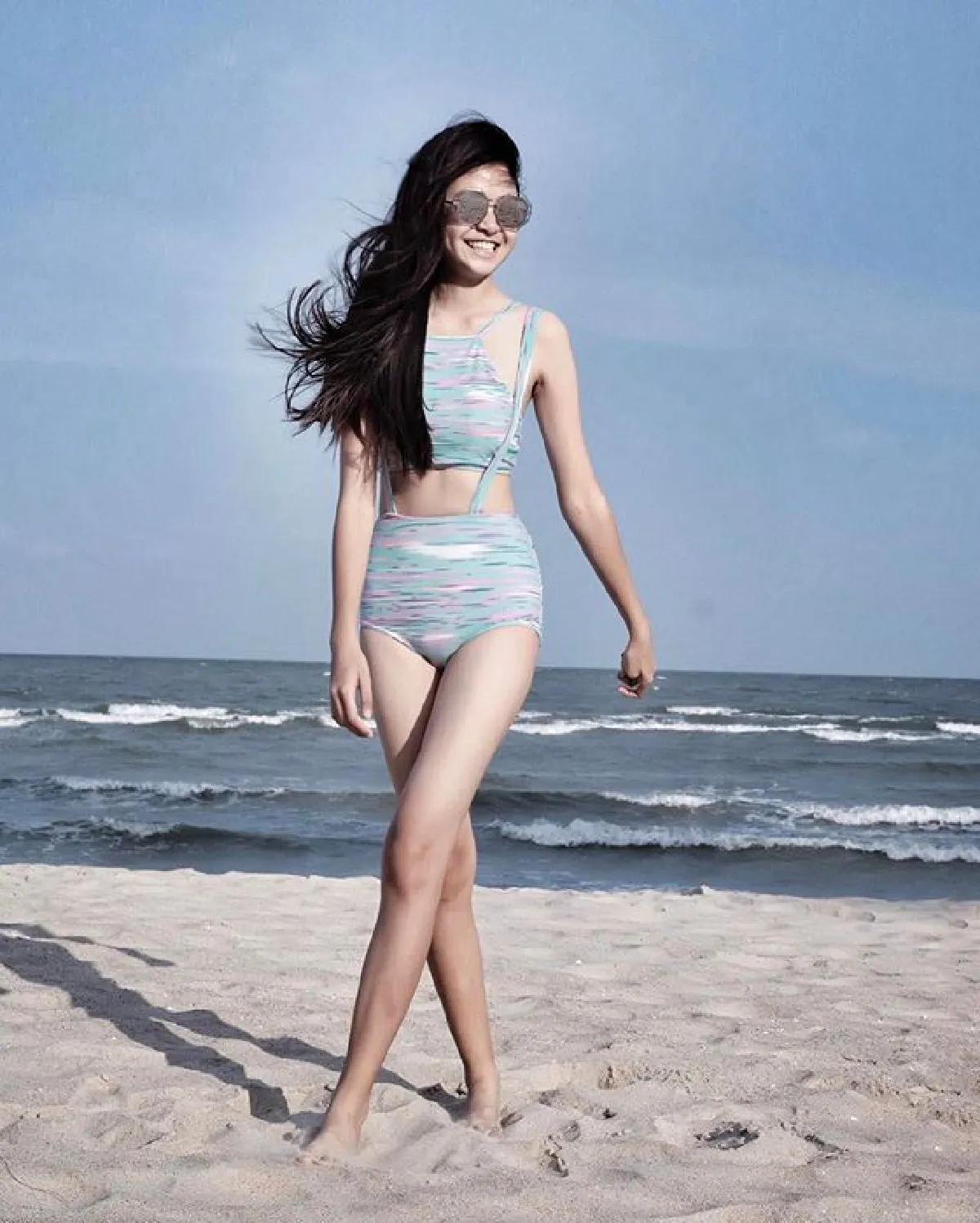 ทีเด็ดคุณแม่สุดแซ่บ! กระแต ศุภักษร อวดหุ่นเป๊ะพาลูกสาวเที่ยวทะเล