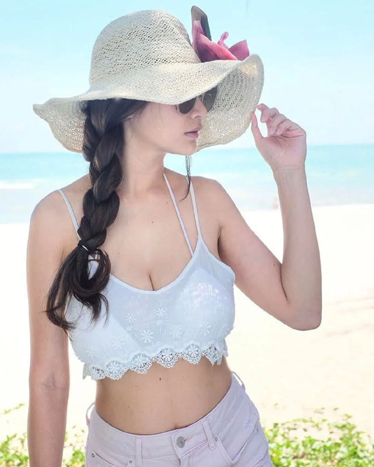 ทีเด็ดคุณแม่สุดแซ่บ! กระแต ศุภักษร อวดหุ่นเป๊ะพาลูกสาวเที่ยวทะเล