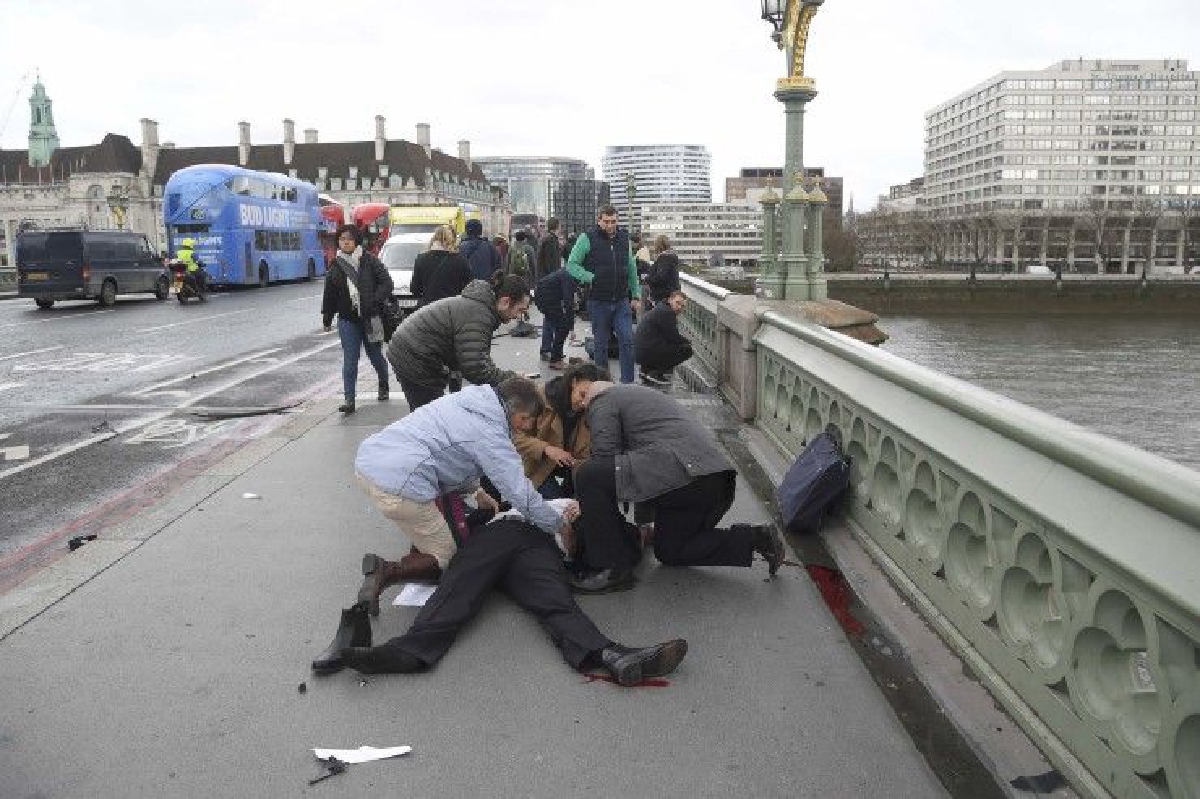 ประมวลภาพเหตุก่อการร้ายสะเทือนขวัญกลางกรุงลอนดอน ประมวลภาพเหตุก่อการร้ายสะเทือนขวัญกลางกรุงลอนดอน