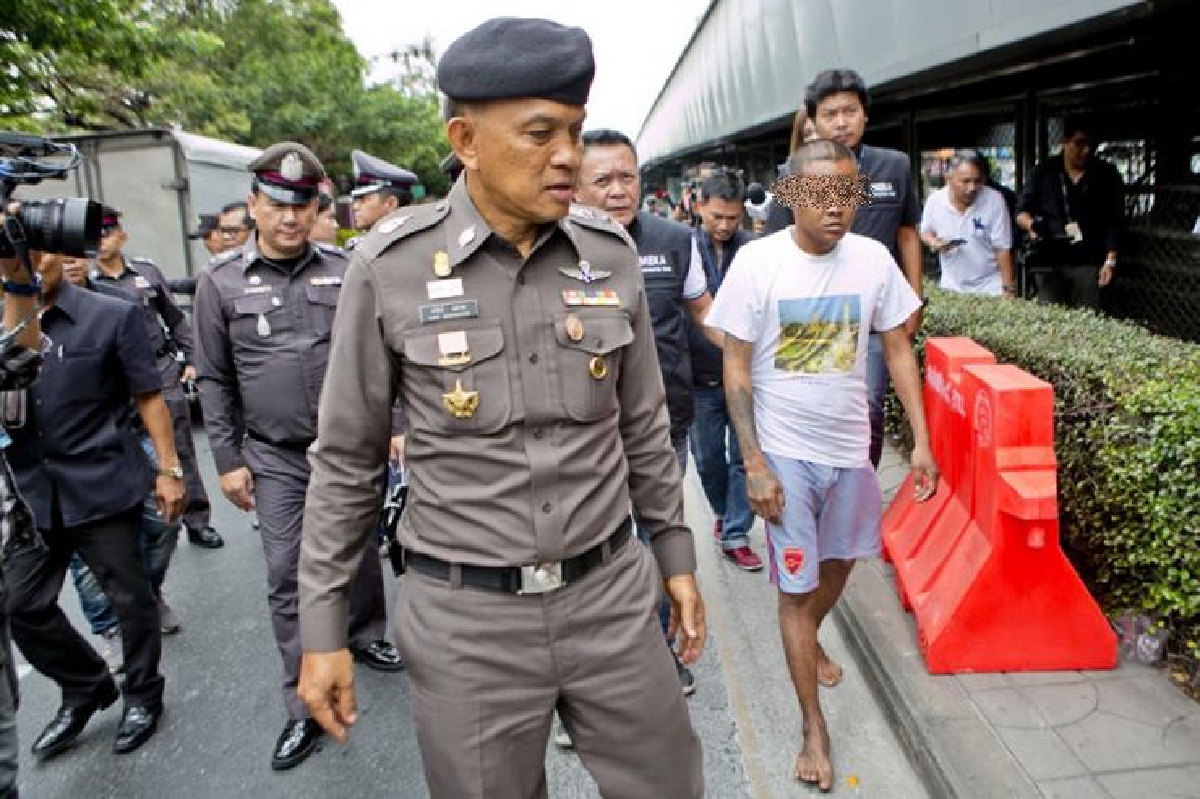 ตำรวจคุมตัวหนุ่มเร่ร่อนทำแผนคดีไฟไหม้สะพานไทย-เบลเยียม ตำรวจคุมตัวหนุ่มเร่ร่อนทำแผนคดีไฟไหม้สะพานไทย-เบลเยียม