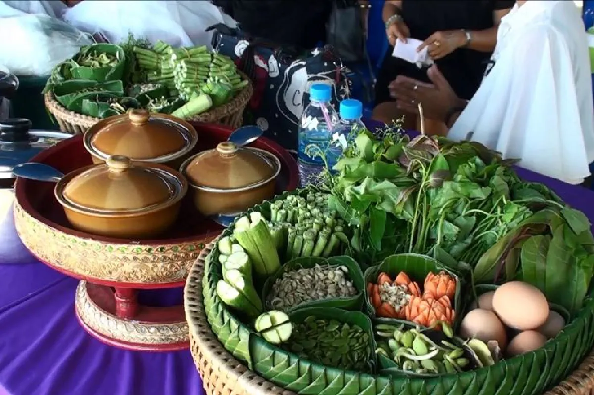 นครศรีฯจัดงานกินขนมจีนฟรีที่ทุ่งสง1พันกก.หมดใน2ชม.